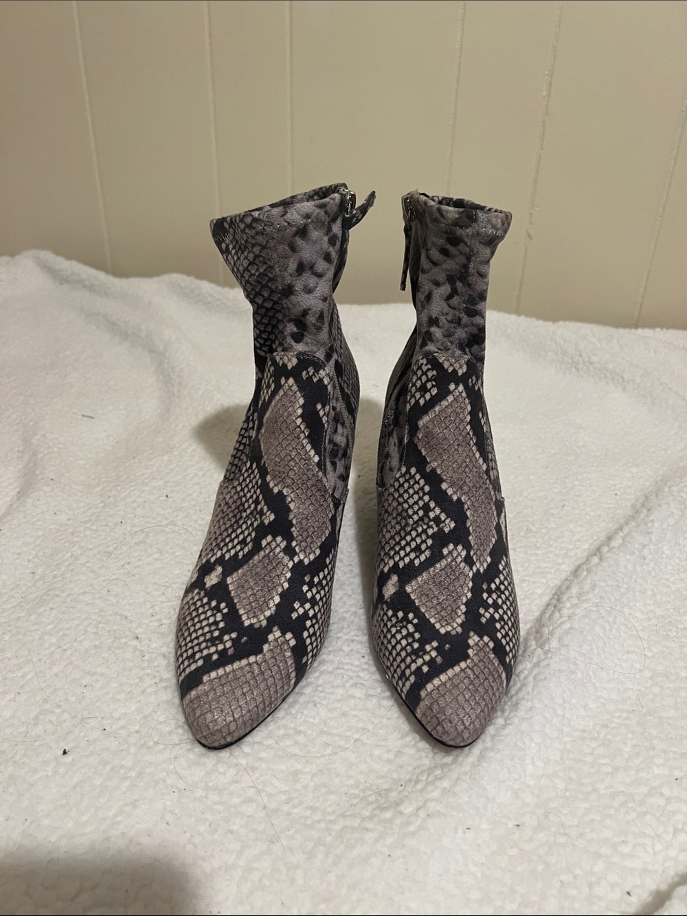 Steve Madden Gray Snake-Print Pointed Toe Ankle Boots Size 8